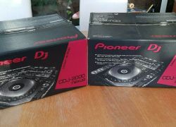 2 X Pioneer CDJ 2000NXS Nexus Pro